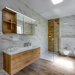 Jozefina Luxury, 100 M From The * Porec