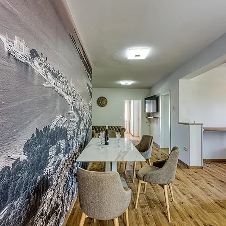 Jozefina Luxury, 100 M From The Appartement