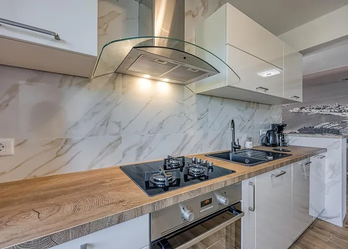 Apartament Jozefina Luxury, 100 M From The *