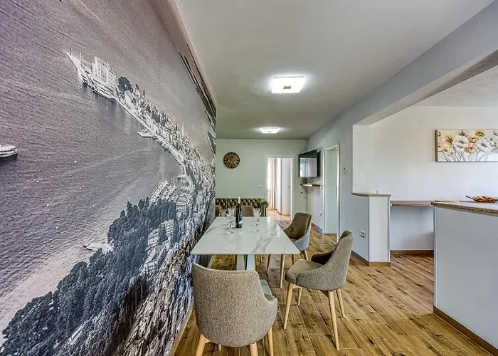 Jozefina Luxury, 100 M From The Appartement