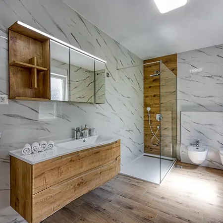 Jozefina Luxury, 100 M From The * Porec