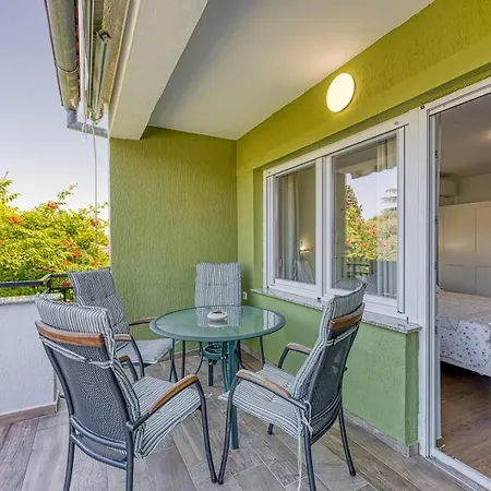 Jozefina Luxury, 100 M From The Apartment Porec