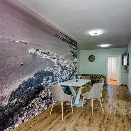 Apartment Jozefina Luxury, 100 M From The *