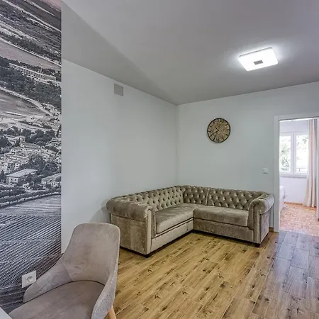 Jozefina Luxury, 100 M From The