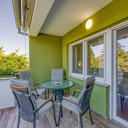 Jozefina Luxury, 100 M From The *