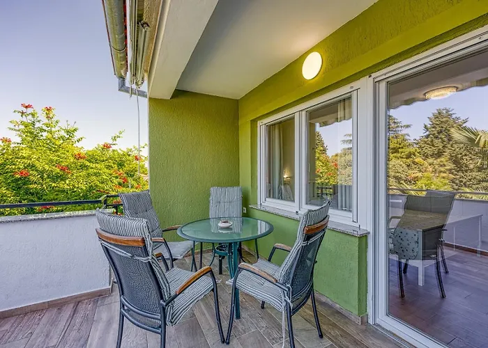 Jozefina Luxury, 100 M From The *